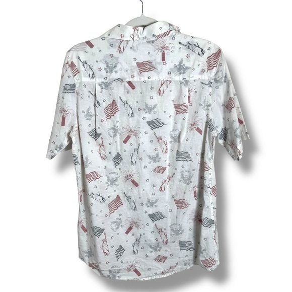 Travis Mathew Americana 4th of July Button Down Short Sleeve Shirt Size Medium - Picture 6 of 6